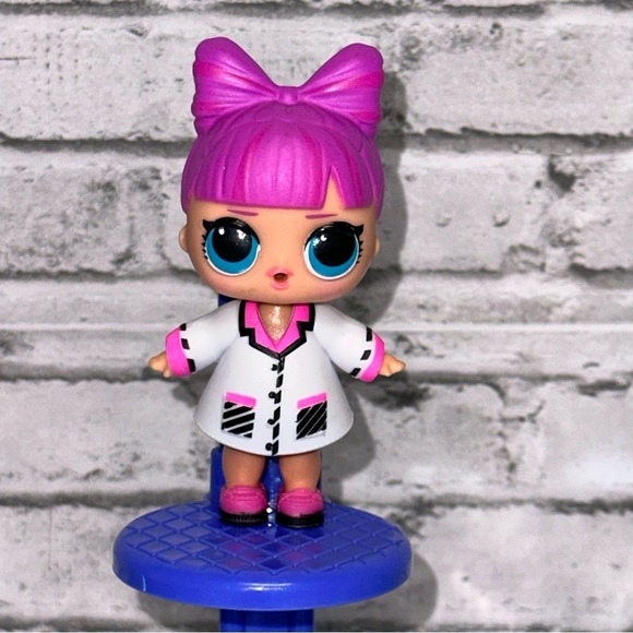 L.O.L. Surprise!  FRONT LINE HERO PHD BB Doll Bottle MGAE Cares Limited Edition - Picture 2 of 9
